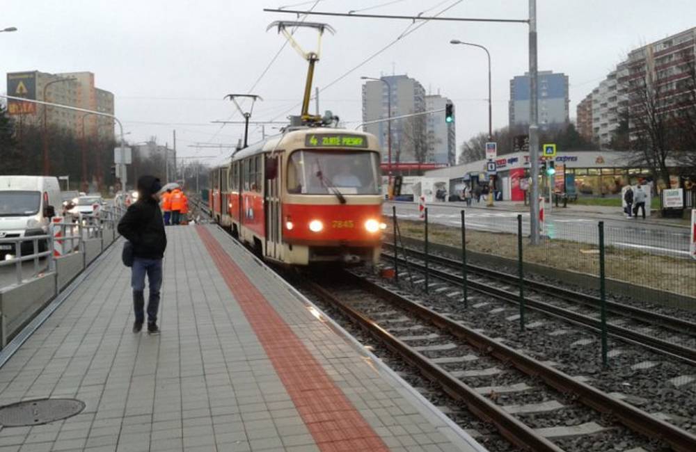 Foto: Električkovú trať v Karlovej Vsi a Dúbravke čaká ďalšia modernizácia