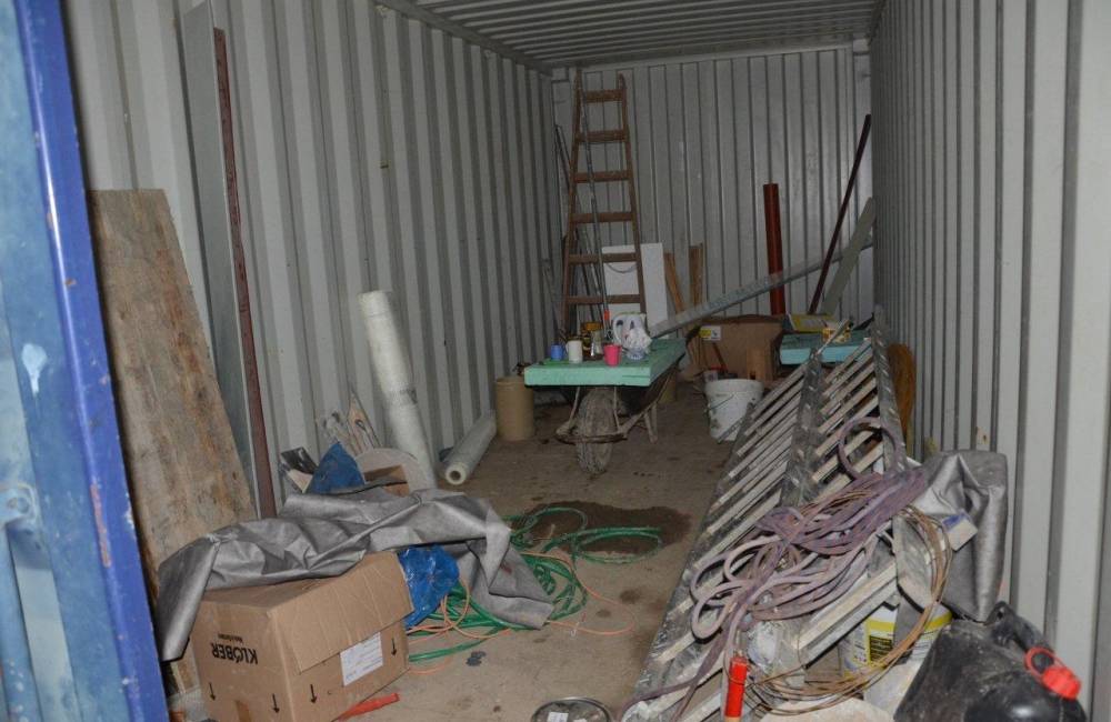 Foto: V Petržalke vykradli stavebný kontajner, pri krádeži vznikla škoda až 2 160 eur