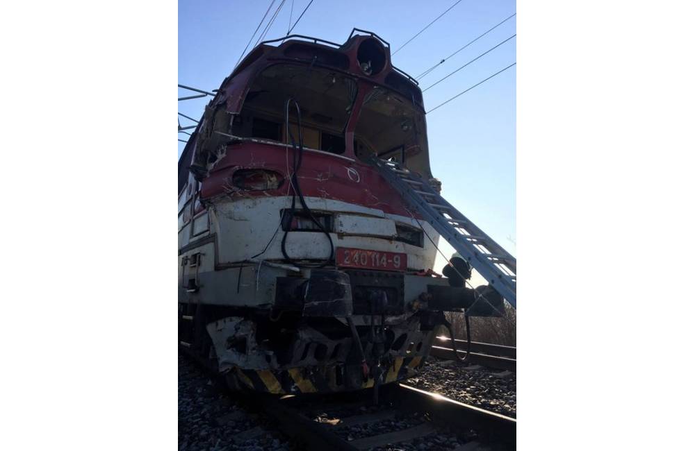 Tragická nehoda na železničnom priecestí v Novom Svete, zrážku s nákladným autom rušňovodič neprežil