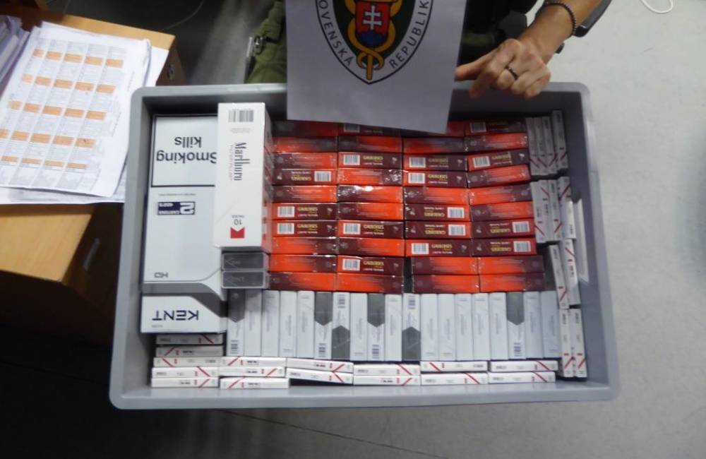 Bratislavskí colníci zadržali 2 200 kusov nelegálnych cigariet z Dubaja na letisku M. R. Štefánika