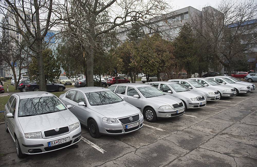 Bratislavská župa znížila počet áut vo svojom vozovom parku, 8 z nich putovalo do župných zariadení