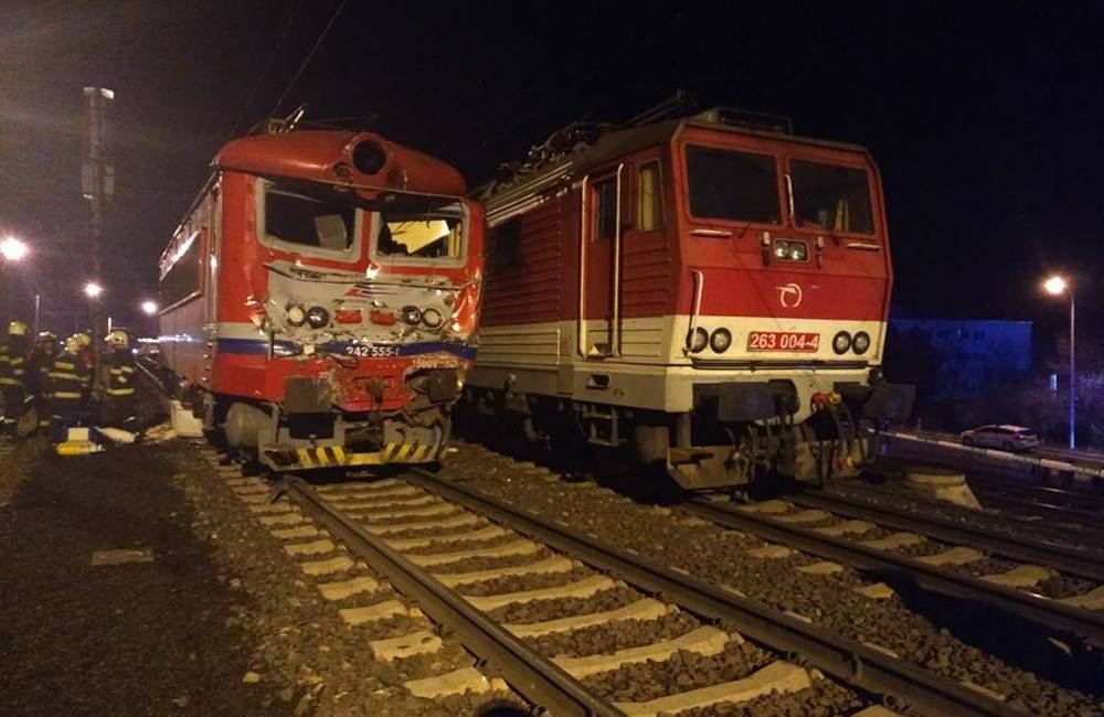 Pri zrážke vlaku s druhým rušňom pri Pezinku sa zranilo 18 osôb, škodu vyčíslili na cca 800 000 eur