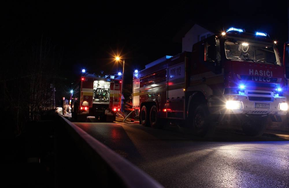 Medzi Malackami a Plaveckým Štvrtkom sa zrazil autobus s vozidlom hasičov, našťastie sa nik nezranil
