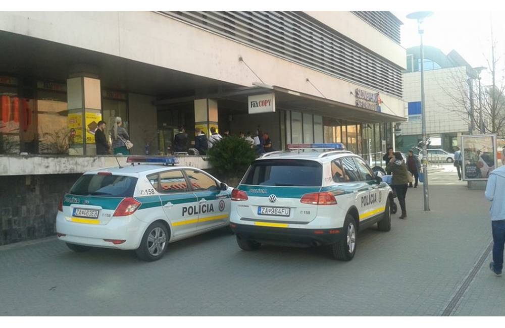 Polícia prehľadáva pobočky Slovenskej sporiteľne, neznáma žena dnes ráno nahlásila bombu v banke