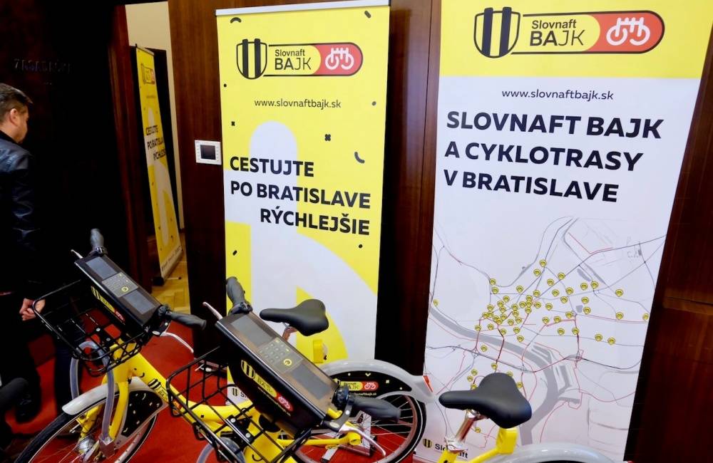 Foto: Mesto Bratislava a spoločnosť Slovnaft predstavili nový projekt bikesharingu, spustia ho už v júni