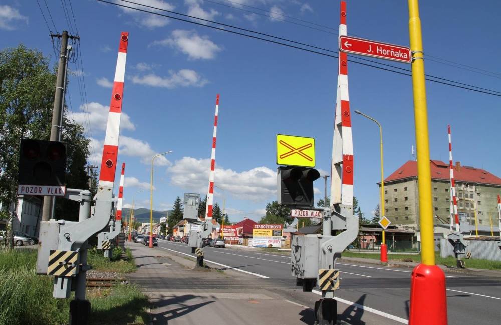 Foto: POZOR: V obci Veľký Biel nefungujú závory a signalizácia na železničnom priecestí, jazdite opatrne