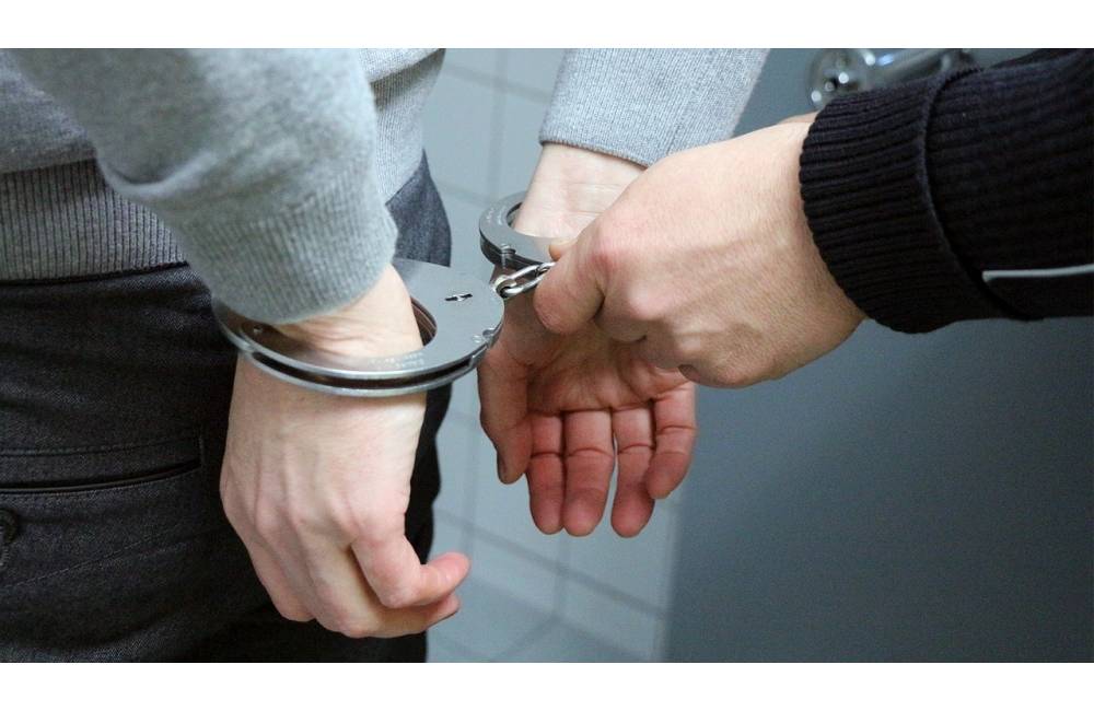 Foto: Policajti objasnili 20 prípadov vlámaní v Petržalke, 37-ročný muž mal pôsobiť škodu cca 7 875 eur