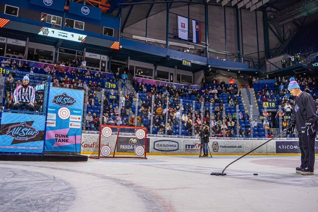 VIDEO: Súboj Východu so Západom! Slovenské hokejové legendy sa stretnú v košickej Steel Aréne