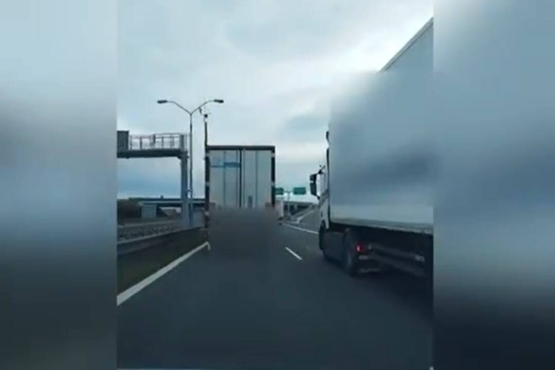 VIDEO: Polícia prichytila kamionistu, ktorý predbiehal na D1 smerom do Trnavy