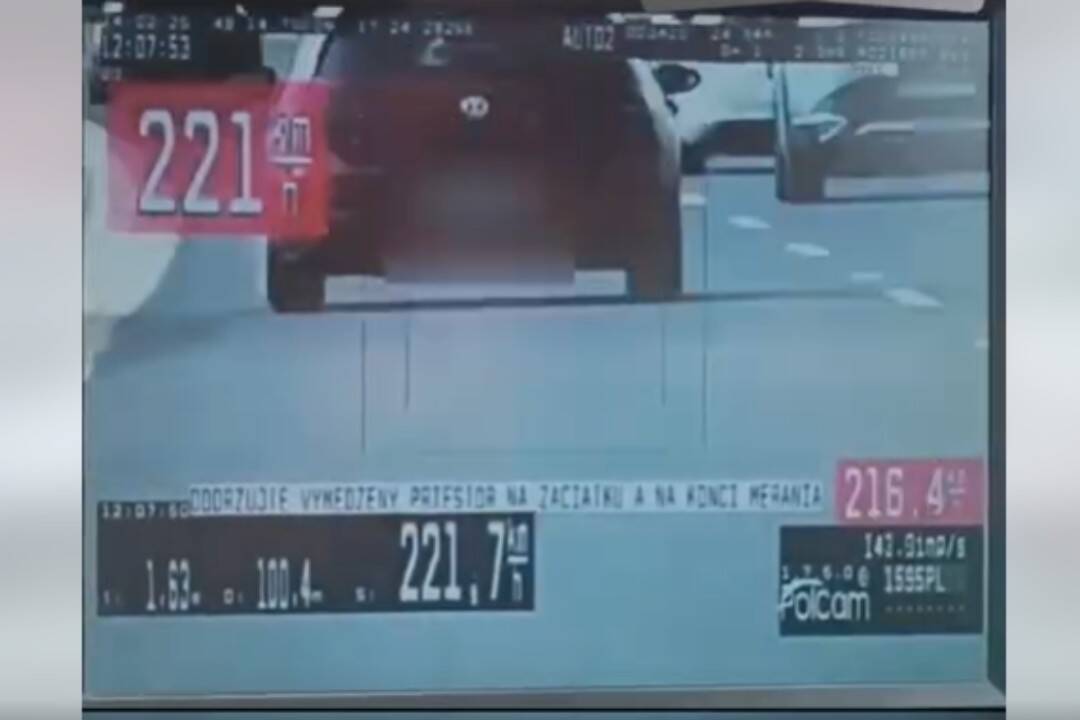 VIDEO: Polícia prichytila vodiča, ktorý jazdil po D1 o 111 km/h viac ako je povolené