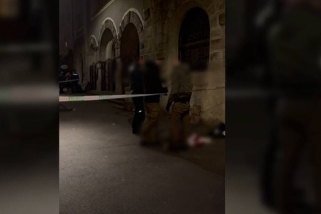 AKTUALIZOVANÉ: Bodnutý muž v centre Bratislavy. Útočníka už má polícia, nôž tesne minul srdce