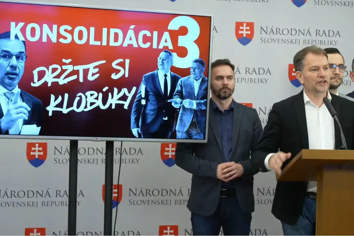 Foto: Pripravuje Kamenický ďalšiu konsolidáciu? Matovič ukázal údajné dokumenty z ministerstva financií, rezort reaguje