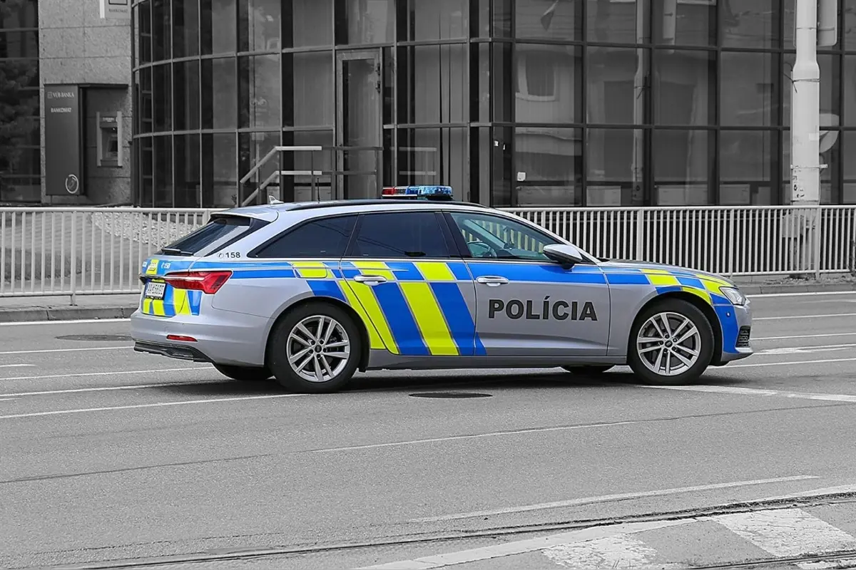 Foto: Na policajné oddelenie v Petržalke prišla opäť záhadná zásielka s neznámym práškom