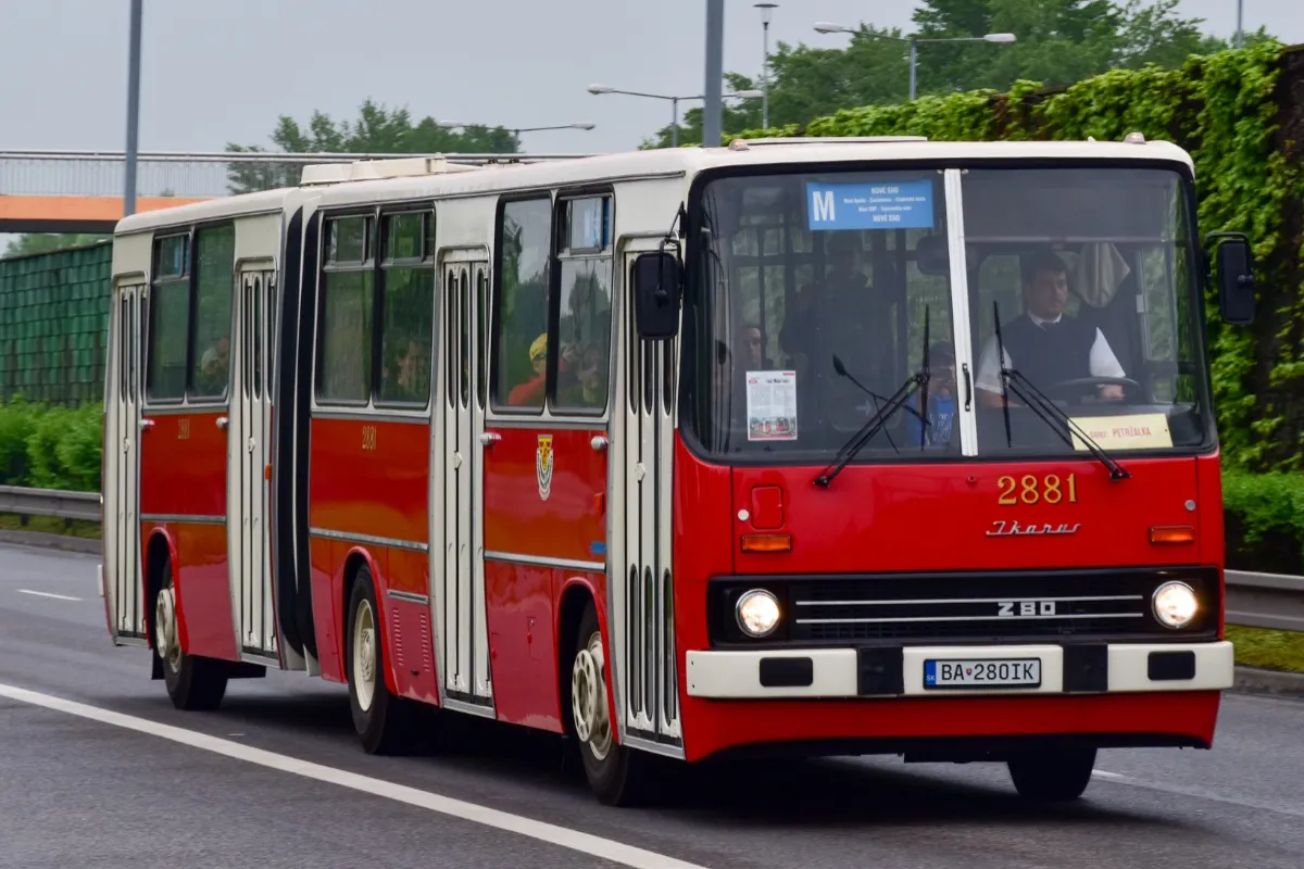 FOTO: Bratislava zažije víkend nostalgickej MHD ZDARMA, do ulíc vyrazia historické električky aj legendárne autobusy 