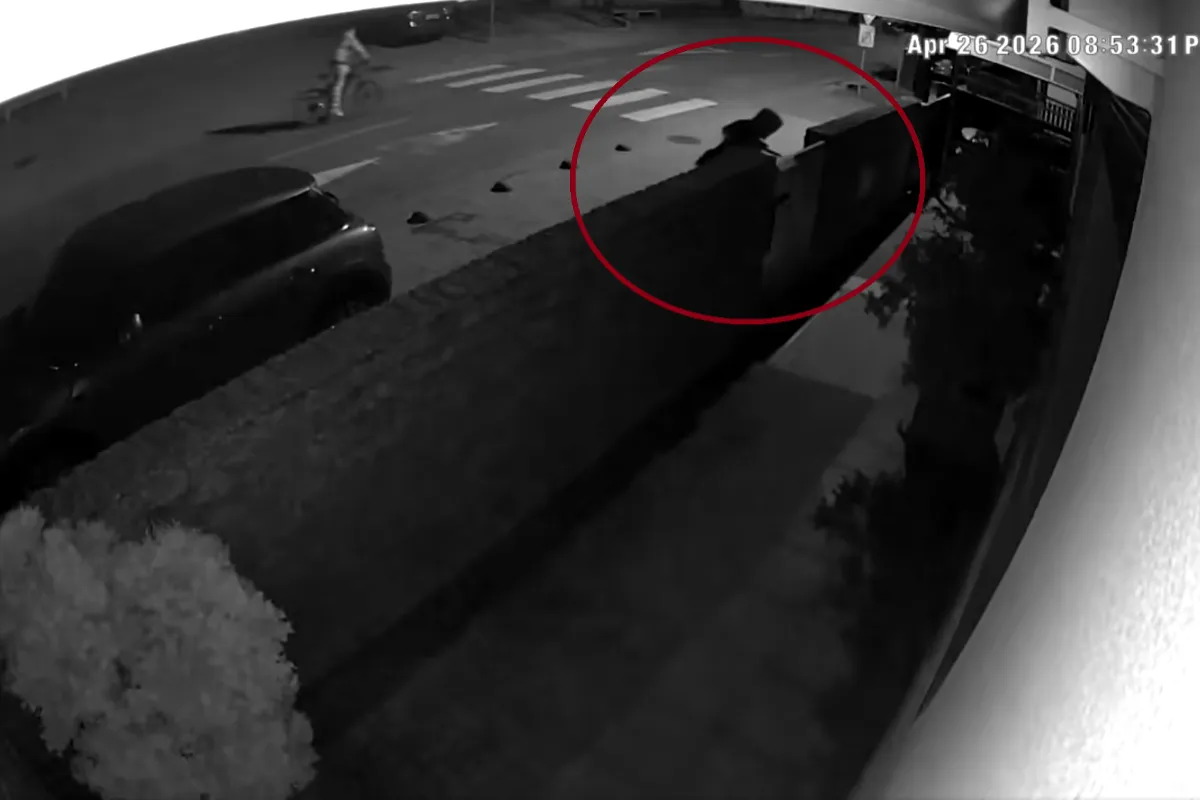 VIDEO: V Ivanke vyčíňajú otravní vandali.  Zvonenie, kopance do brán a nočný teror! Obyvatelia toho už majú dosť