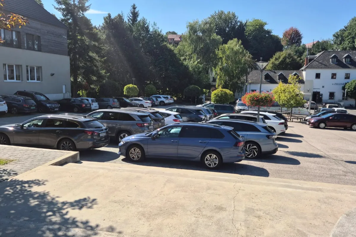 Pozor na dopravný kolaps pri Bratislave. Púť pri Marianke aj zraz veteránov ochromia premávku