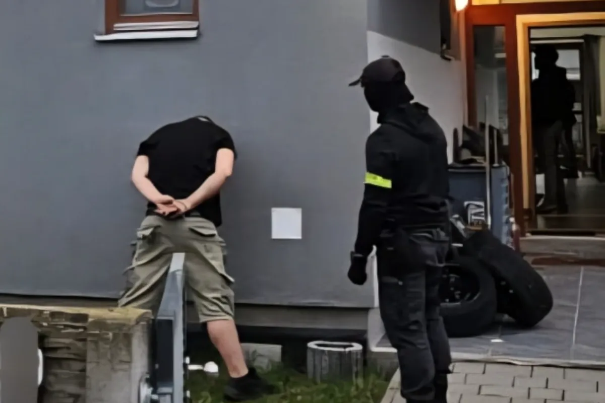 Polícia zasahovala na západom Slovensku v rámci akcie MEDELIN. Rozbila drogovú skupinu a zadržala 6 ľudí