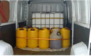 Vozili desiatky tisíc litrov nelegálnej motorovej nafty a predávali ich na benzínkach