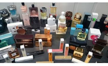 Falošné parfumy skončili v rukách colníkov, ich predajom mohla vzniknúť škoda viac ako 370 tisíc eur