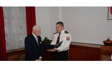 Policajný riaditeľ udelil významné ocenenie bývalému členovi zboru za jeho 34-ročnú službu