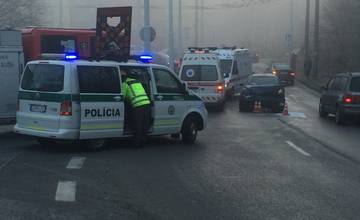 Medzi Sencom a Viničným sa čelne zrazili dve autá, 34-ročná vodička utrpela závažné zranenia