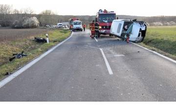 Pri dopravnej nehode medzi Lozornom a Jablonovým sa vážne poranil 36-ročný vodič motocykla
