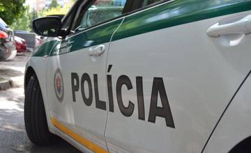 Na Námestní SNP zadržali policajti párik milencov, za pohlavný styk na verejnosti im hrozí väzenie