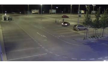 VIDEO: 26-ročný Šimon driftoval na parkovisku a nabúral, nafúkal 1,65 promile a teraz čelí obvineniu