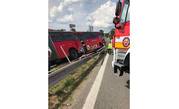 Nehoda autobusu MHD pod prístavným mostom včera komplikovala dopravu, škodu vyčíslili na 12 000 eur