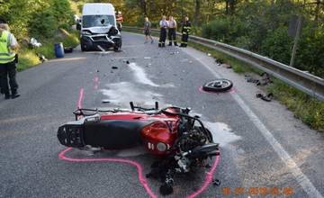 33-ročný motocyklista z Podunajských Biskupíc utrpel vážne zranenia pri rannej nehode s dodávkou