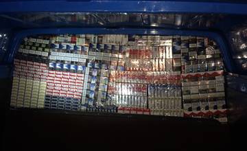 VIDEO: Colníci zadržali vyše 18 000 krabičiek nelegálnych cigariet v špeciálne upravenom aute