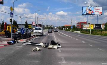 Policajti vyšetrujú nehodu v križovatke ulíc Svornosti-Slovnaftská, hľadajú svedkov udalosti