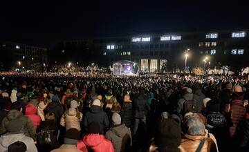 FOTO: Na protesty opozície prišli tisícky ľudí, ktorí nesúhlasia so zrušením úradu prokuratúry