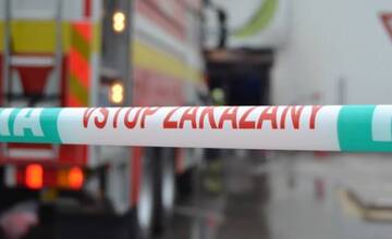 V Bratislave na Saratovskej ulici došlo k zrážke chodkyne s autom, zranenú museli previesť do nemocnice
