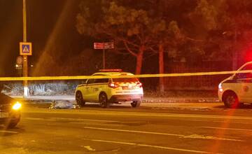 VIDEO: Pre smrteľnú nehodu na Romanovej ulici je premávka uzatvorená, dôchodkyňu mal zraziť funkcionár