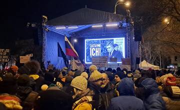 VIDEO: Na opozičný protest v Bratislave prišlo vyše 20 tisíc ľudí, protesty boli aj v ďalších 18 mestách