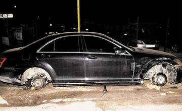 Auto zostalo bez kolies len krátko. Senecká polícia zatkla dvojicu zlodejov za pár hodín