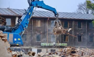FOTO: Takto mizne Hotel Flóra, vyrastie tu záchytné parkovisko s 200 miestami