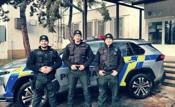 Bábätko sa dusilo v aute, vrakunskí policajti robili rodičom sprievod až na Kramáre