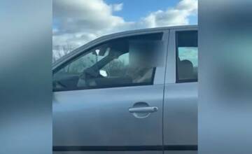 VIDEO: Po D1-tke si jazdil s mobilom v ruke. Nevšimol si však, že vedľa neho ide polícia