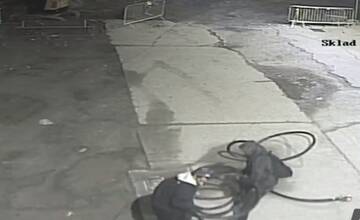 Z parkoviska v Ružinove ukradli medené káble za viac ako 4-tisíc eur. Poznáte páchateľov?