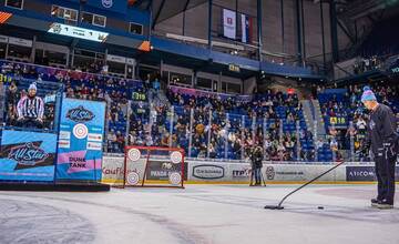 VIDEO: Súboj Východu so Západom! Slovenské hokejové legendy sa stretnú v košickej Steel Aréne