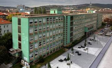 Polícia zadržala mladú ženu, ktorá mala nahlásiť falošnú hrozbu na Farmaceutickej fakulte v Bratislave