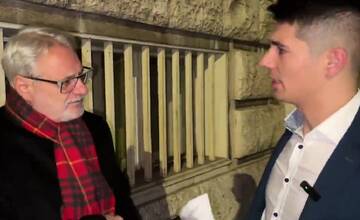 VIDEO: Erik Kaliňák naháňal Milana Leška v bratislavských uliciach. Konfrontovali sa pred divadlom DPOH