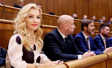 VIDEO: Konfrontácia ministerky Šimkovičovej v Abu Dabí. Padli aj nadávky