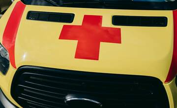 Petržalčanka sa sťažuje na neochotnú záchranárku. S rukami vo vreckách nechcela pomôcť bezvládnej pani