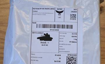 FOTO: Pezinčan zaplatil za balík, ktorý mu prišiel. Po otvorení zistil, že bol podvedený