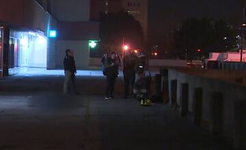 FOTO: Syn mal v Petržalke dobodať svoju matku a následne si siahnuť na svoj život