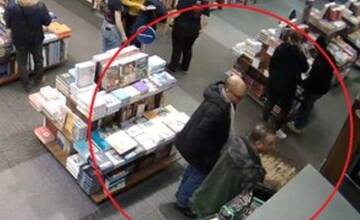 FOTO: Pomôžte polícii vypátrať zlodeja, ktorý ukradol peniaze z vrecka bundy