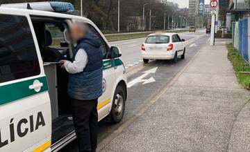 FOTO: Bratislavskí policajti si posvietili na taxikárov, odhalili aj niekoľko priestupkov